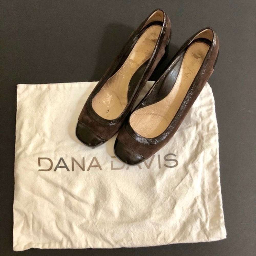 Dana Davis brown suede & black patent leather pump, Sz.  9